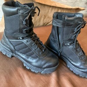 Brand new only worn once bates tactical boots